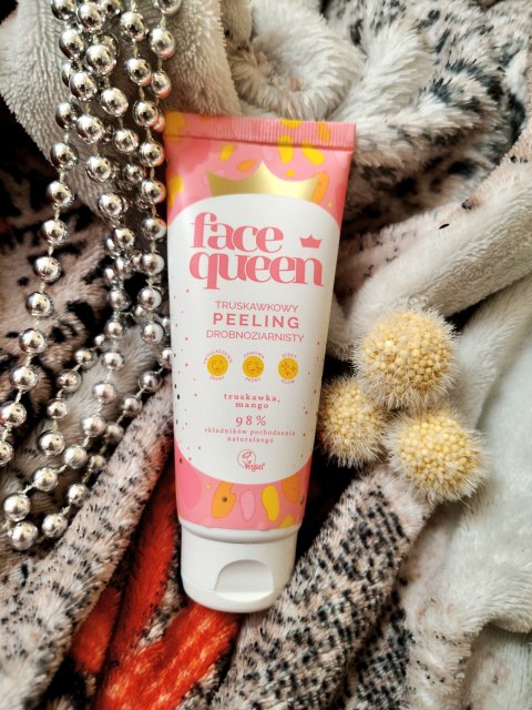 Face Queen Peeling do twarzy, Drobnoziarnisty, Truskawkowy