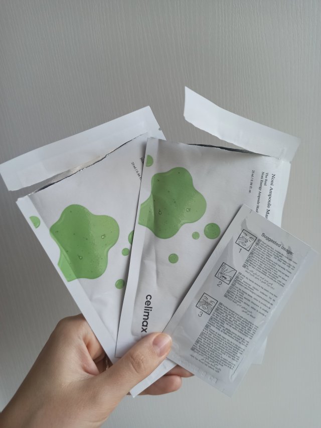 Denkowanie część druga :) Grudzień, kosmetyki w świątecznych opakowaniach lub w świątecznych kolorach: czerwonym, zielonym i złotym 