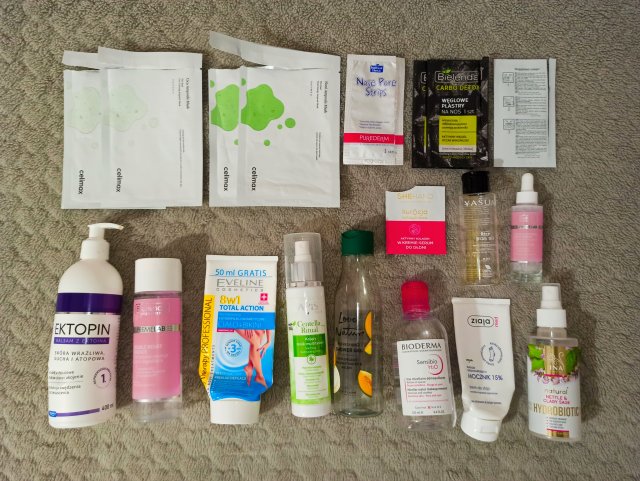 Denkowanie część druga :) Grudzień, kosmetyki w świątecznych opakowaniach lub w świątecznych kolorach: czerwonym, zielonym i złotym 