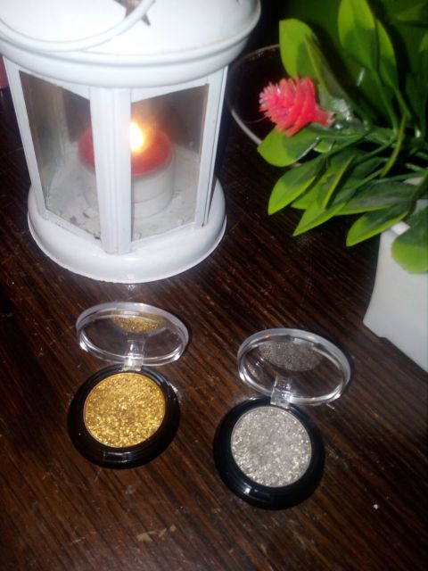 NYX, pojedyńcze cienie do powiek, Antique Gold oraz Crystal