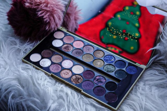 Makeup Revolution  Fortune Favours the Brave Paleta 30 Cieni do Powiek 16g