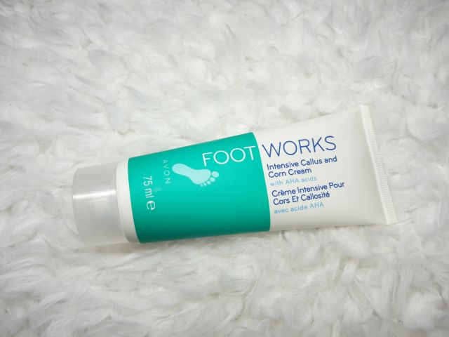 Avon Food Works, Krem zmiękczający zrogowacenia i odciski z kwasami AHA