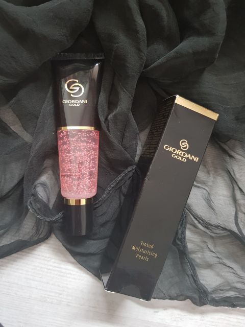 Oriflame Giordani Gold, Baza pod makijaż, Rozświetlająco-nawilżająca, Pearls