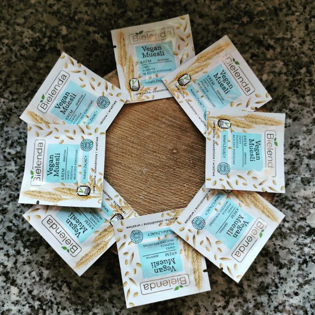 Bielenda Vegan Muesli, Krem do twarzy, Nawilżający, Na dzień i na noc