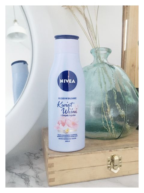 Nivea Olejek w balsamie, Kwiat Wiśni i olejek jojoba, Skóra normalna i sucha