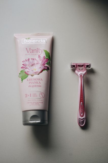 Bielenda Vanity, Soft Touch, Kremowa pianka do golenia, Lotos, Skóra sucha, wrażliwa