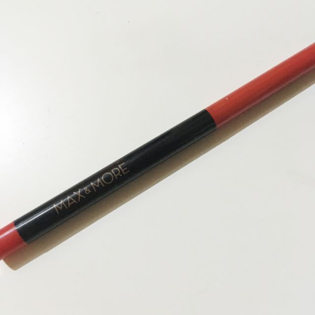 Kredka do ust konturówką 