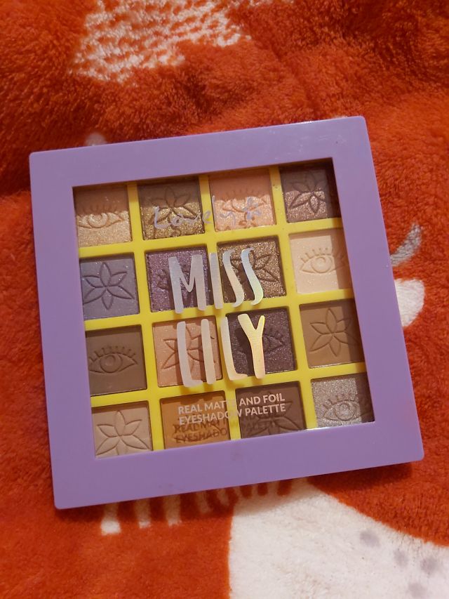 Lovely Paleta cieni do powiek, Miss Lily