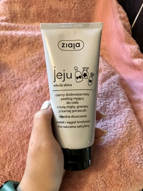Ziaja jeju Czarny peeling myjący