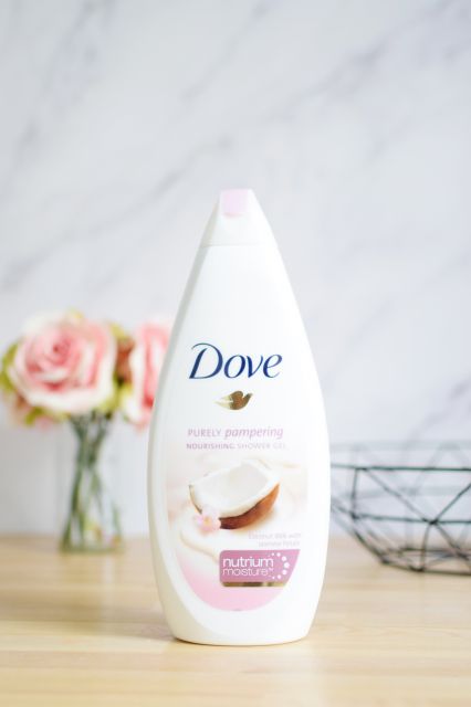 Dove Purely Pampering, Żel pod prysznic, Mleczko kokosowe i płatki jaśminu