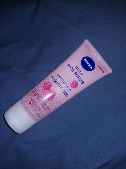 Nivea Glow Rice Scrub, Peeling do twarzy, Bio malina i ryż organiczny