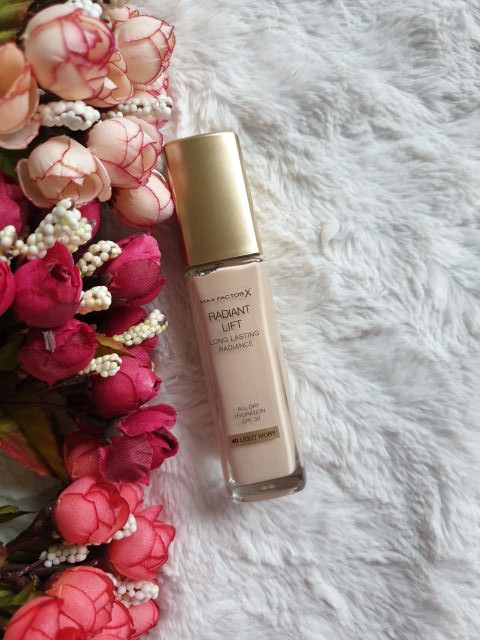 Max Factor Radiant Lift, Long Lasting Rdiance, Podkład do twarzy, 40 Light Ivory