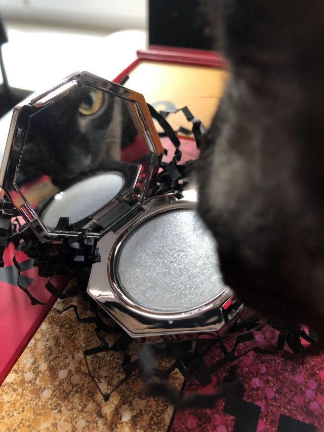 Fenty Beauty Diamond Bomb All-Over Diamond Veil, Rozświetlacz do twarzy, How many carats?!