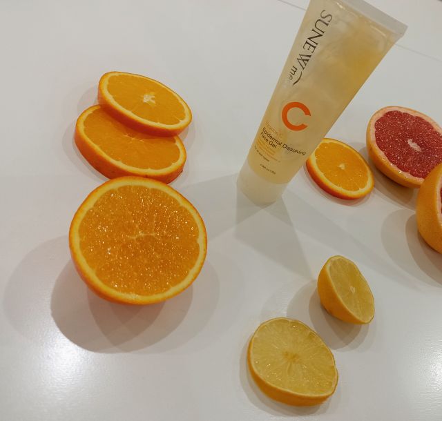 SUNEW med+, Żel do twarzy, Rozpuszczający naskórek, Z witaminą C