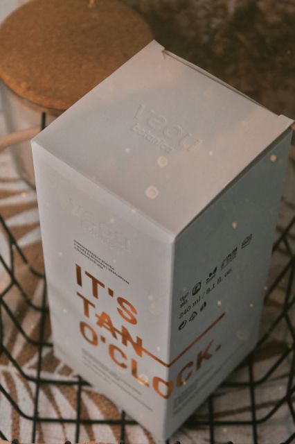 Veoli Botanica - Samoopalająca pianka z wodą kokosową i ekstraktem z brązowych alg It's Tan O'Clock