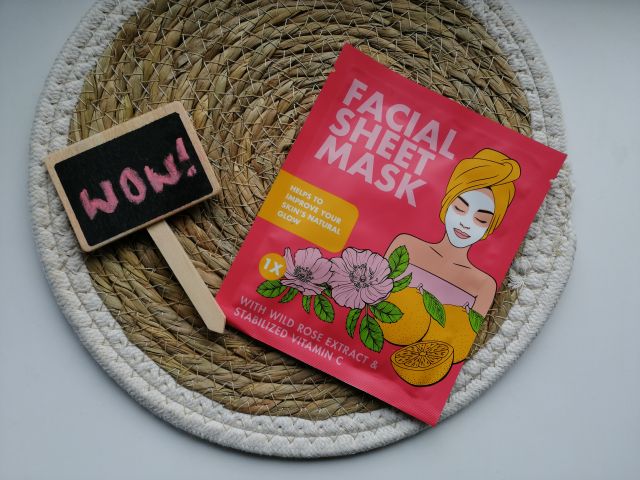 Mascot Europe Maska do twarzy w płacie, Glow Away, Hydrating Sheet Mask, Z wyciągiem z dzikiej róży i stabilizowaną witaminą C