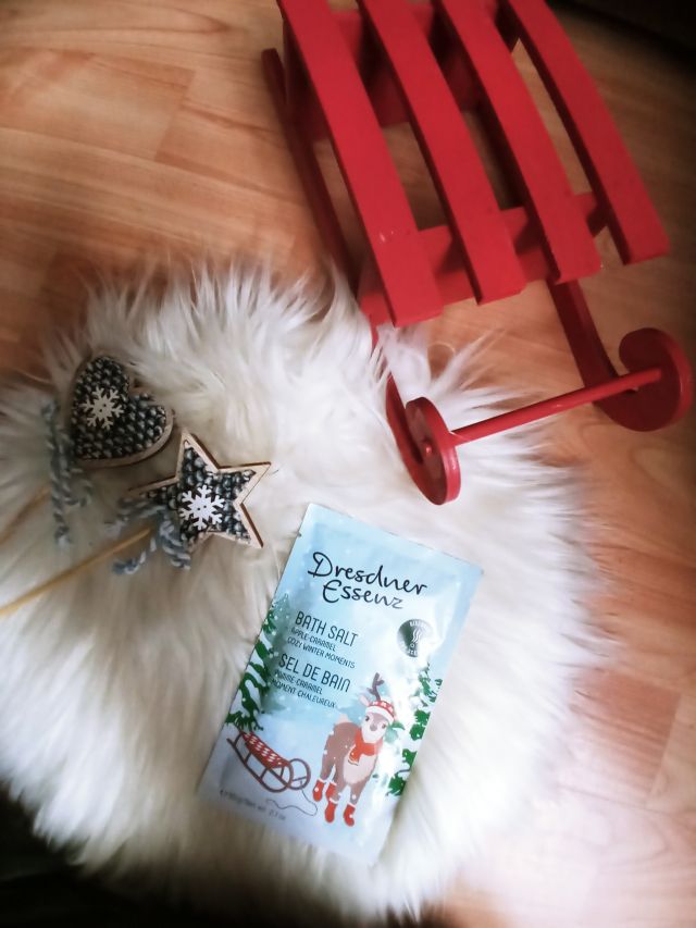 Dresdner Essenz Sól do kąpieli, Winterzauber-Bad, Apfel, Karamel, Jabłko i karmel