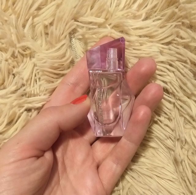 Ariana Grande R.E.M.