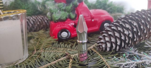 BeneFit Tusz do brwi zwiększający objętość, Gimme brow+ odcień 03 