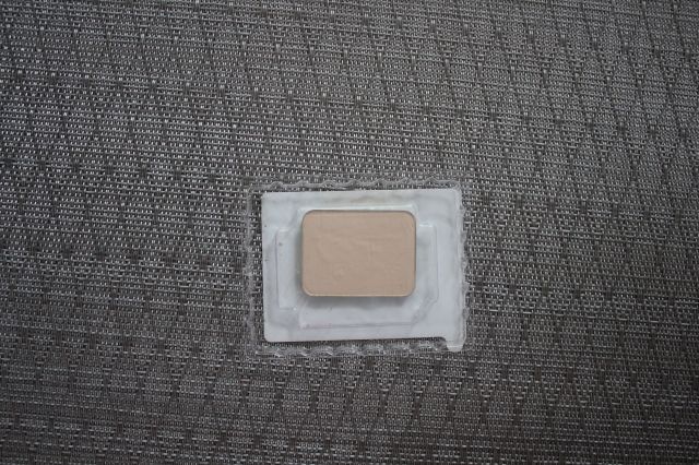 Maybelline Affinitone, Puder do twarzy, Unifying Tone-On-Tone Powder, nr 03 Light Sand Beige