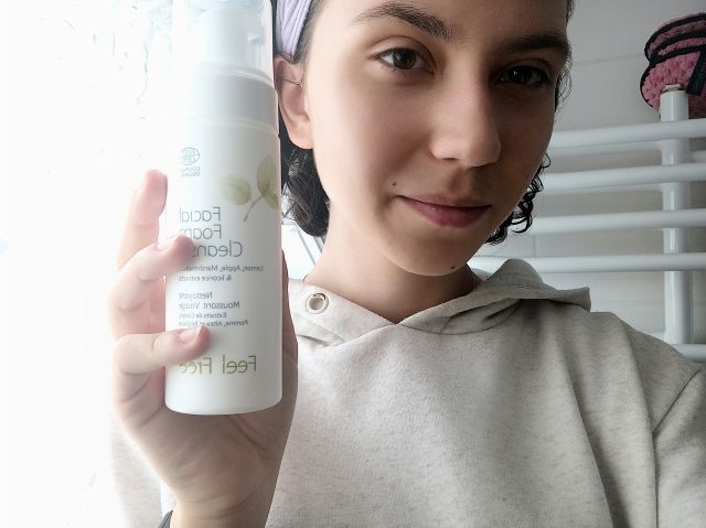 Feel Free Facial Foam Cleanser, Myjąca pianka do twarzy