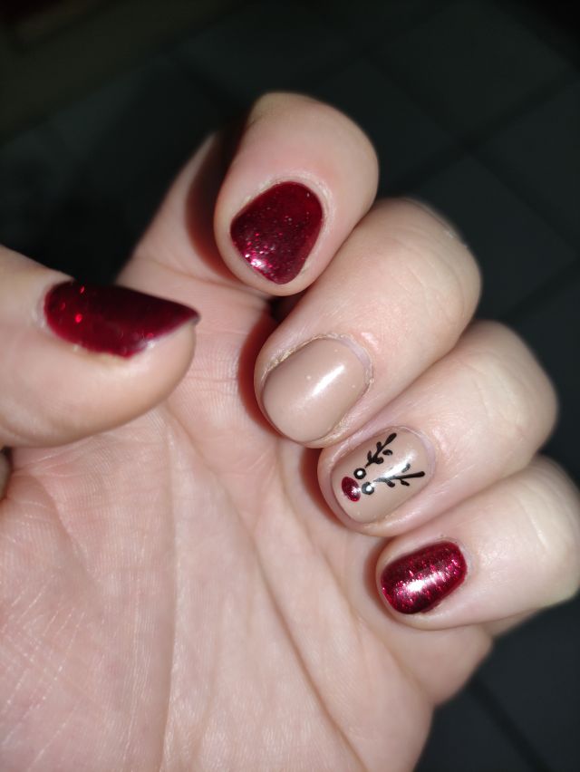 Pokaż swoje paznokcie