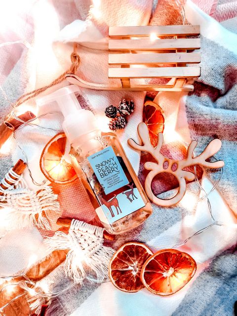 Bath & Body Works Mydło w piance, Snowy Peach Berry