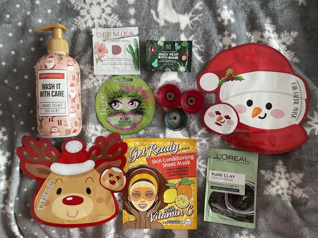 akcja denkowanie! grudzień - kosmetyki w świątecznych opakowaniach i świątecznych kolorach 🎄❄️⛄🎀🎁🎅