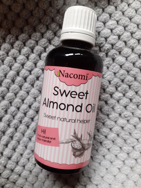 Nacomi Olej ze słodkich migdałów, Nawilża i odżywia skórę