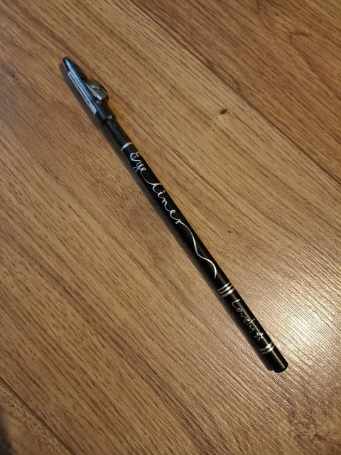 Lovely Eye Liner, Super długa kredka z temperówką, Czarna