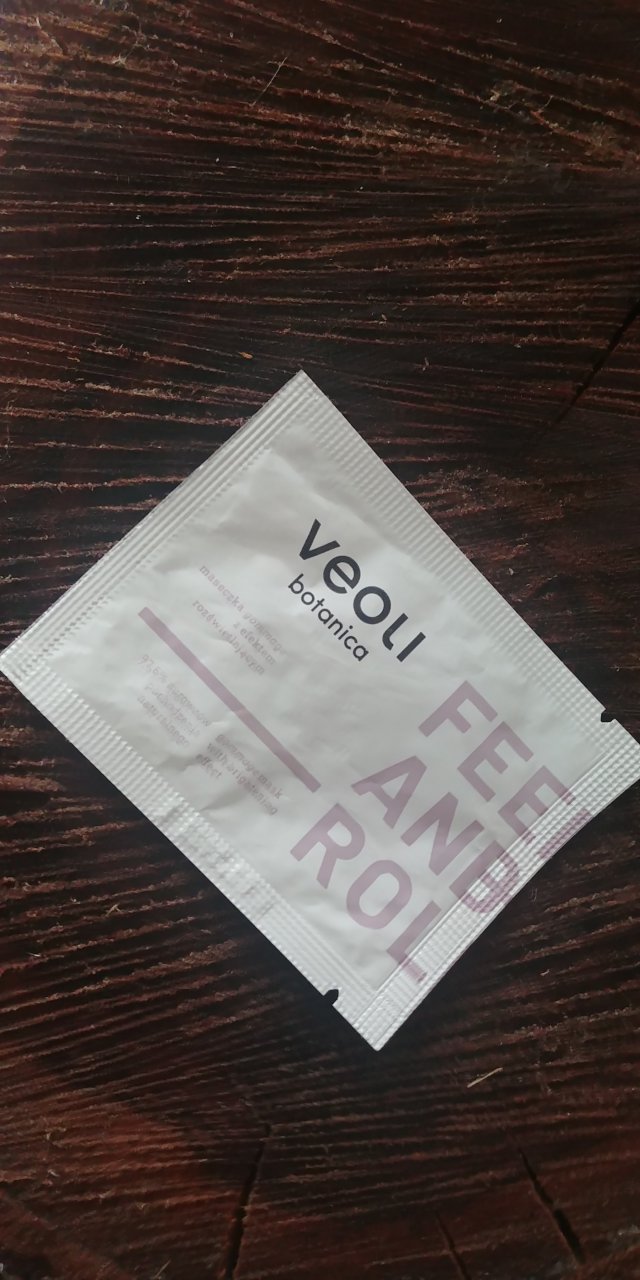 Veoli Botanica Maseczka do twarzy, Gommage, Z efektem rozświetlającym, Feed and Roll