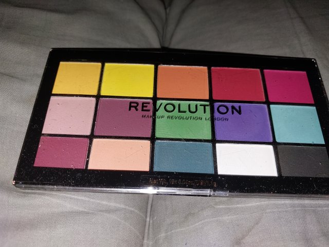 Makeup Revolution Paleta 15 cieni do powiek, Reloaded Marvellous Mattes