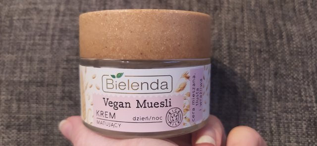 Bielenda Vegan Musli, Krem do twarzy, Nawilżający, Na dzień i na noc, Z owsem, pszenicą i mleczkiem kokosowym