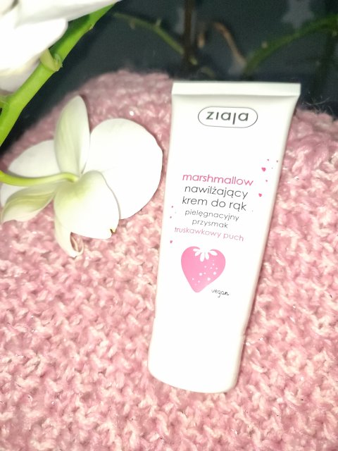 Ziaja Pielęgnacyjny Przysmak, Marshmallow, Krem do rąk, Truskawkowy puch