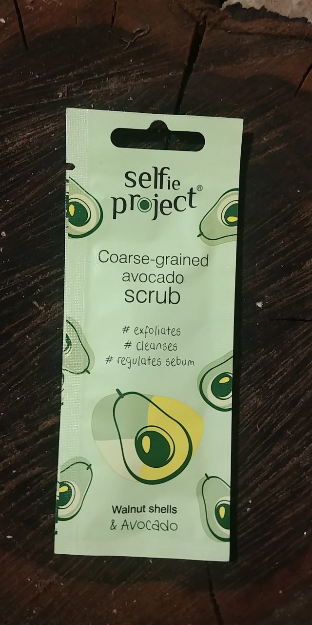 Selfie Project Peeling do twarzy, Gruboziarnisty, Łupiny orzecha włoskiego, Awokado