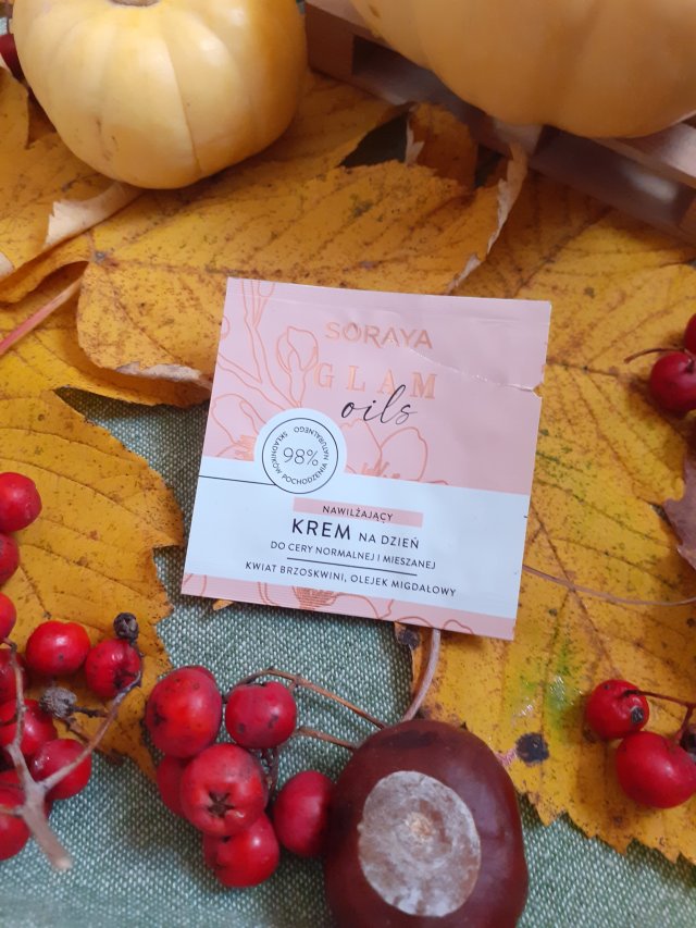 Soraya Glam Oils, Krem do twarzy, Na dzień, Nawilżający, Kwiat brzoskwini, olejek migdałowy, Do cery normalnej i mieszanej