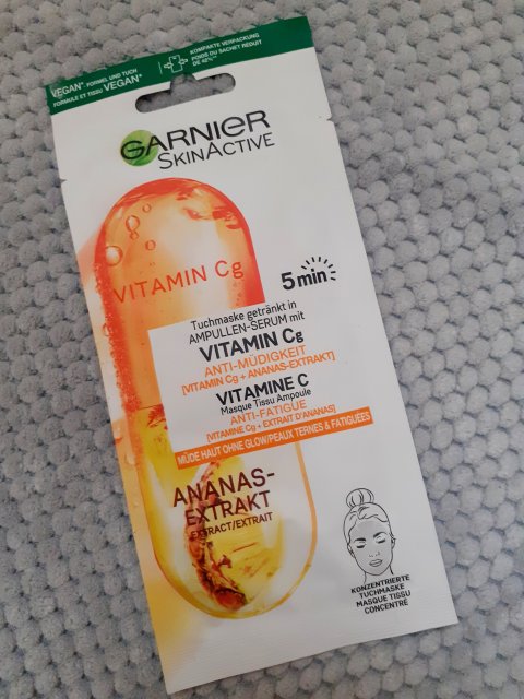 Garnier Skin Active, maska do twarzy w płacie, Vitamin Cg, z ekstraktem z ananasa