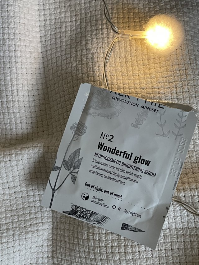 Alkemie Revolution Mindset, N°2, Wonderful Glow, Serum do twarzy, Rozjaśniające, Neurokosmetyczne, Skóra z przebarwieniami