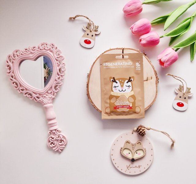 SINSAY Maseczka do twarzy w płacie, Renifer, Winter Sheet Mask, Regenerująca, Ekstrakt z pomarańczy, ekstrakt z kakao, woda morska, kwas hialuronowy 