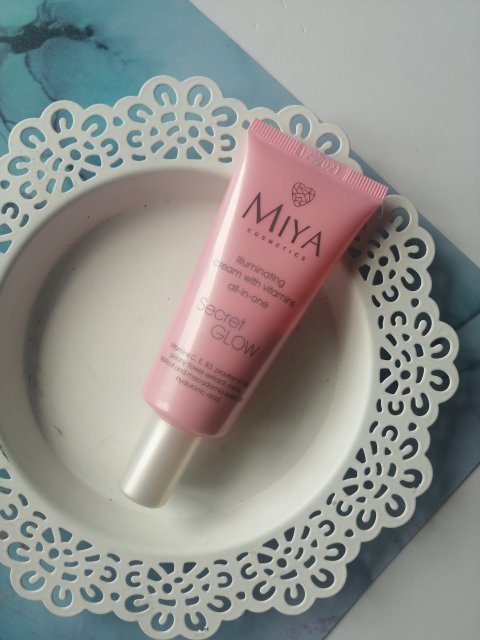 Miya Cosmetics Secret Glow, Krem z witaminami, Rozświetlający, all-in-one, Oczy-Twarz-Dekolt
