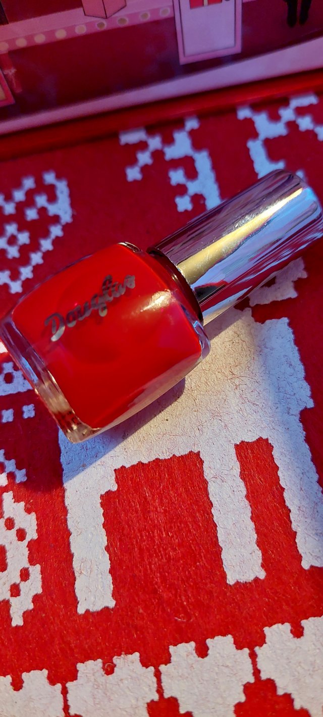 Douglas Lakier do paznokci, nr 290 The Red Coat 