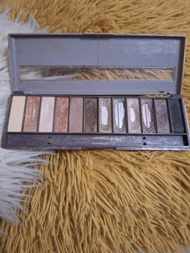 Lovely Make Up Kit, Dark Nude, Paleta cieni do powiek