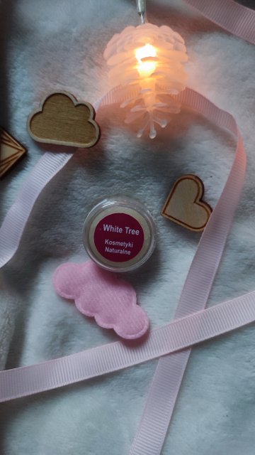 Demakijaż kosmetykami 