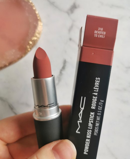 Mac Pomadka do ust, Powder Kiss Lipstick, Devoted to Chill 
