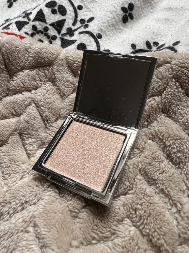 Neo make up rozświetlacz do twarzy i ciała 