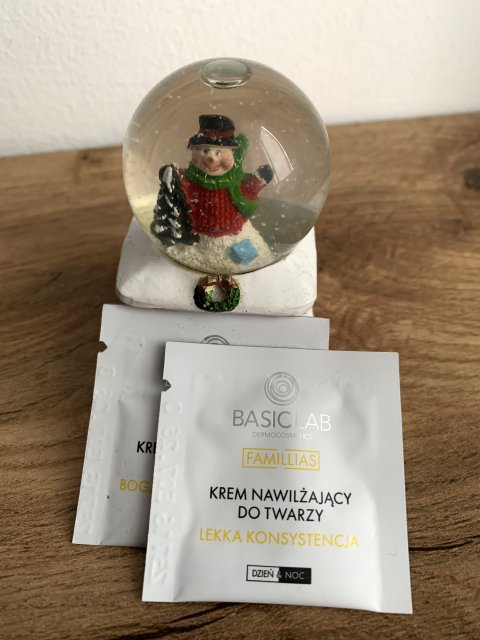 BasicLab Dermocosmetics Familias, Krem do twarzy, Nawilżający, Lekka konsystencja