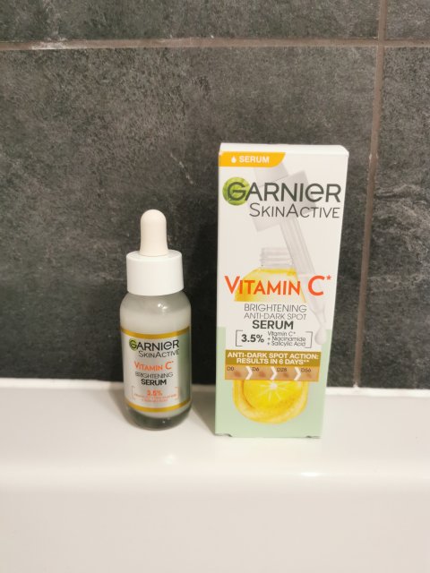 Garnier Skin Active, Vitamin C Glow Booster 3.5%, Serum rozjaśniające do twarzy 