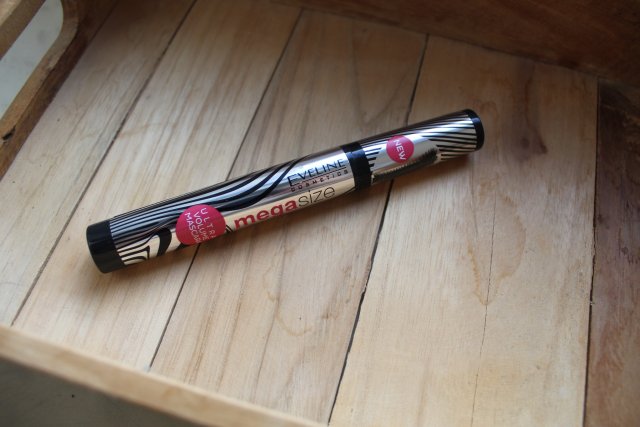Eveline Mega Size Lashes, pogrubiająco-wydłużający tusz do rzęs