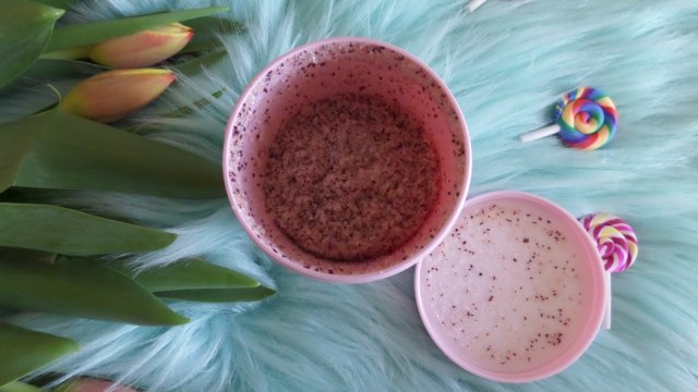 BodyBoom Peeling do ciała, Z pestek jagód 