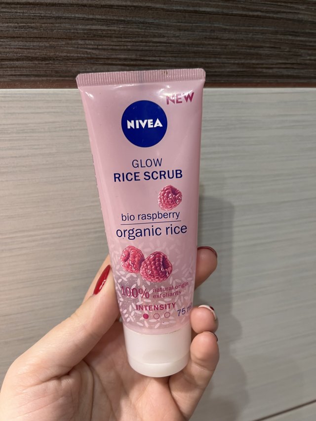 Peeling ryżowy Glow Rice Scrub Nivea 